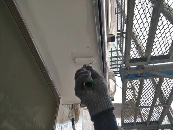 軒下天井 中塗り